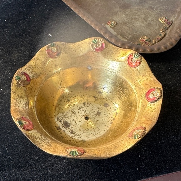 Vintage Brass Spice Set with Floral Design - Picture 5 of 16